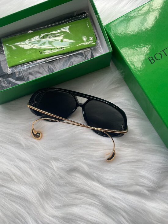 Bottega Veneta Stylish Gold-Accent Sunglasses main image 5